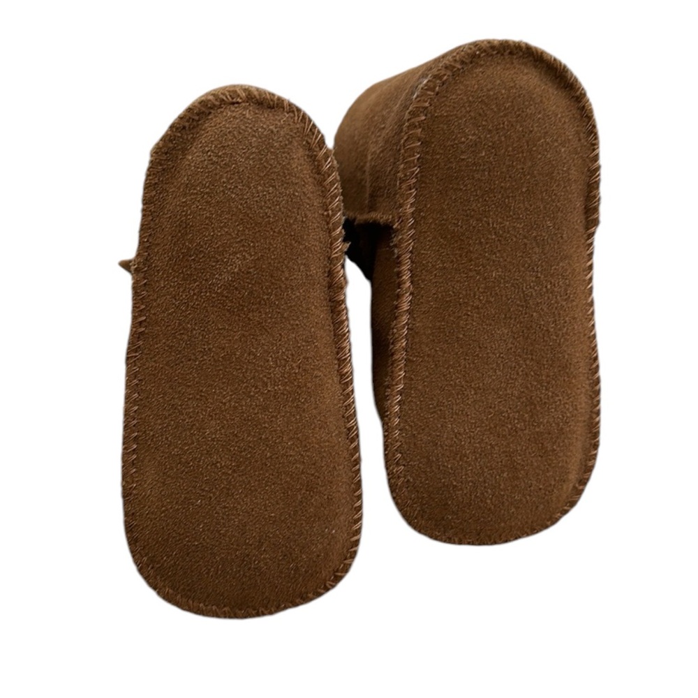 UGG, toddler size medium - Picture 5 of 5